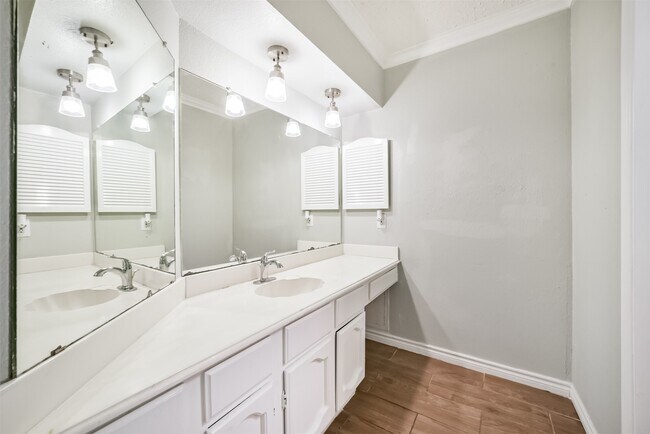 Building Photo - 22203 Fincastle Dr