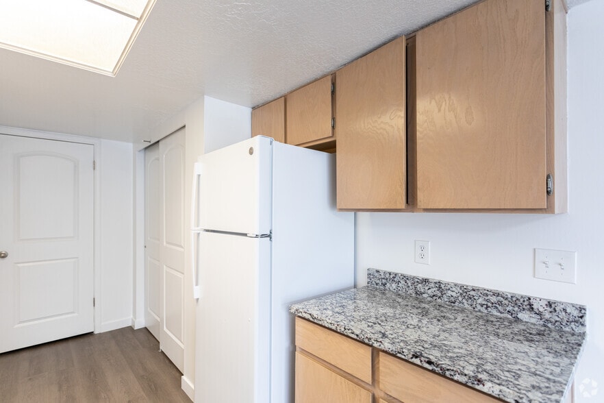 3BR, 2BA - 1,500SF - Kitchen - Stonebridge Apartments