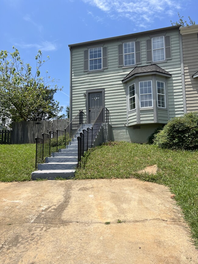 Building Photo - 1877 Barrington Ct