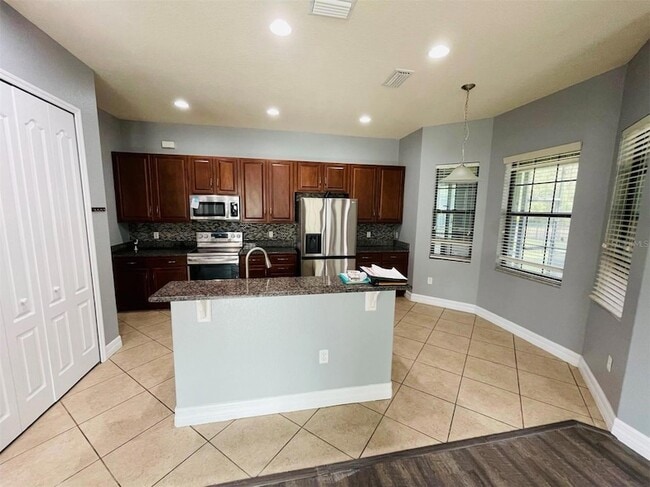 Building Photo - 10802 Willow Ridge Loop