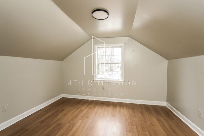 Building Photo - Charming 4-Bedroom Rental with Hardwood Fl...