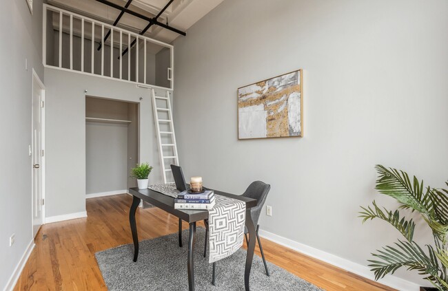 Building Photo - 1224 W Van Buren St