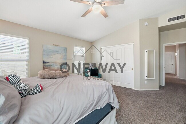 Building Photo - 1307 E Century Ave