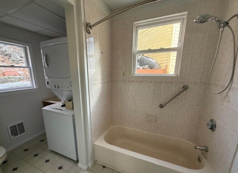 Building Photo - 60 Haines St