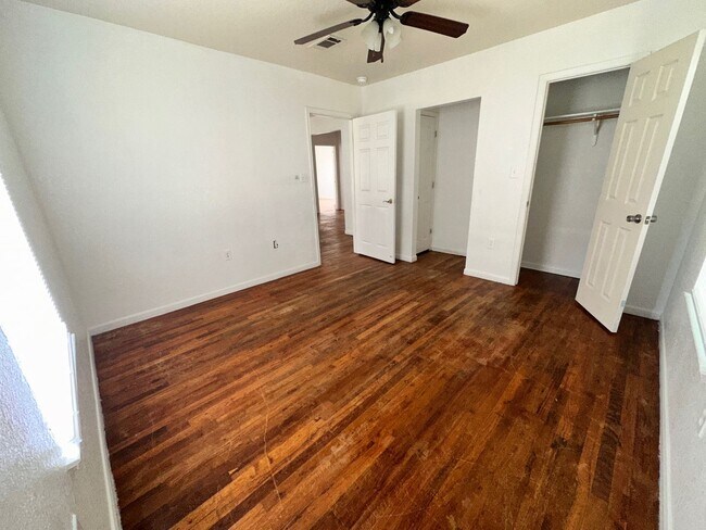 Building Photo - Conveniently located- Water and Trash Included