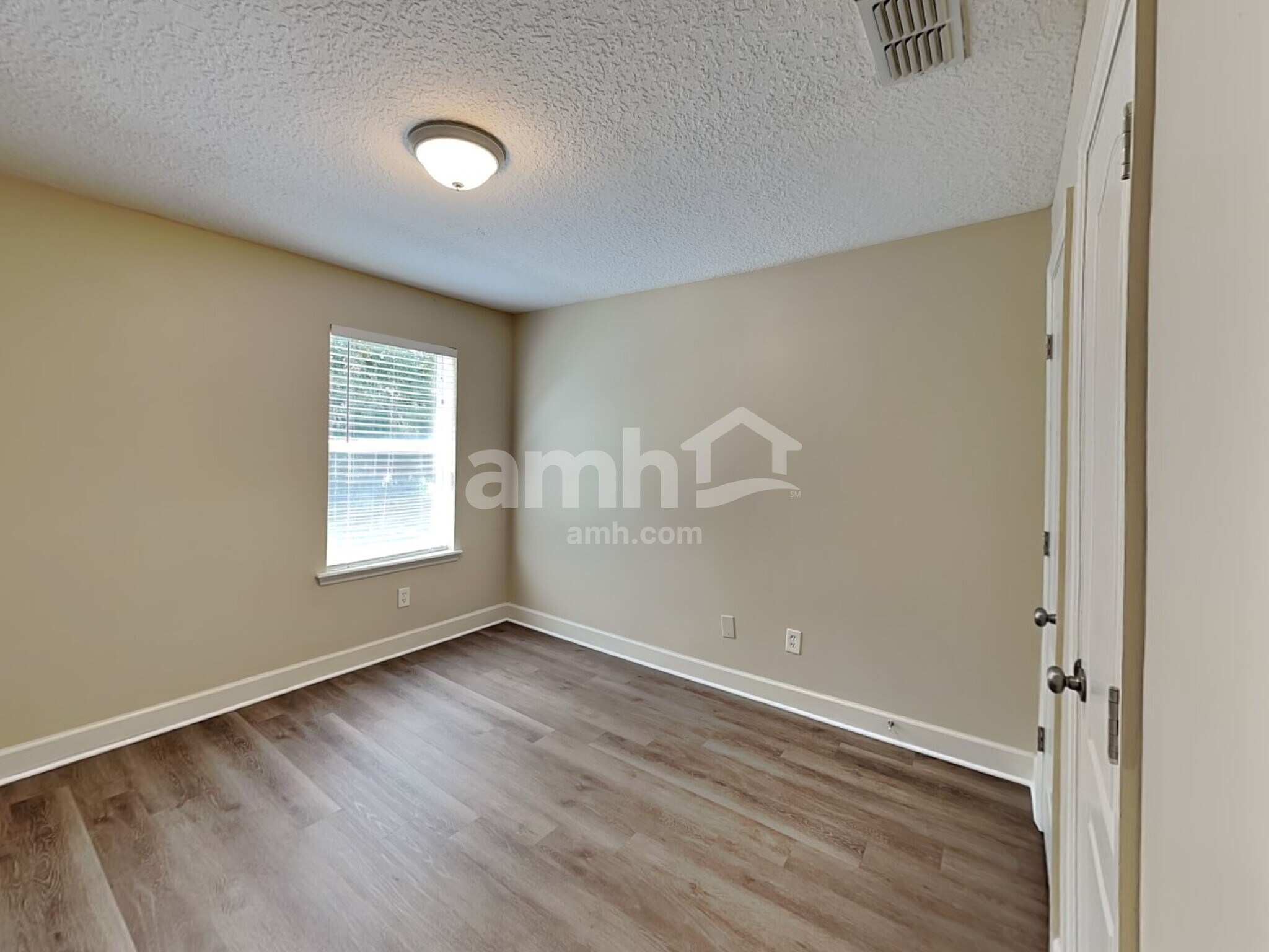 Building Photo - 908 Athlone Ln
