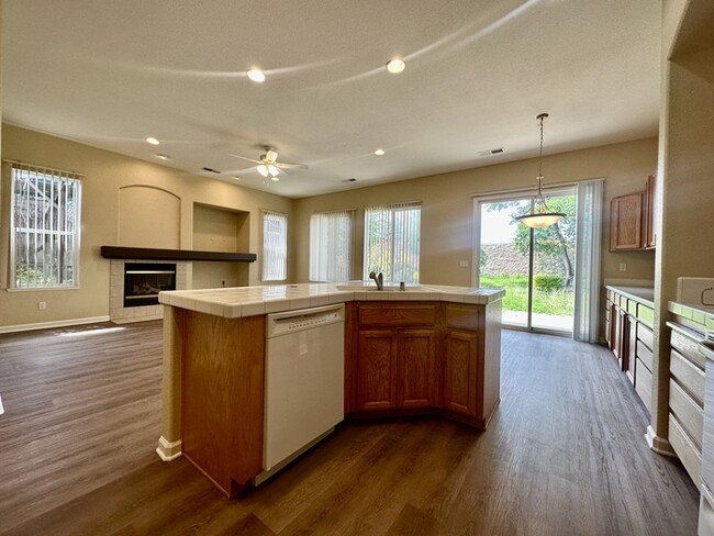 Building Photo - Beautiful, newly remodeled home in Fair Oaks!