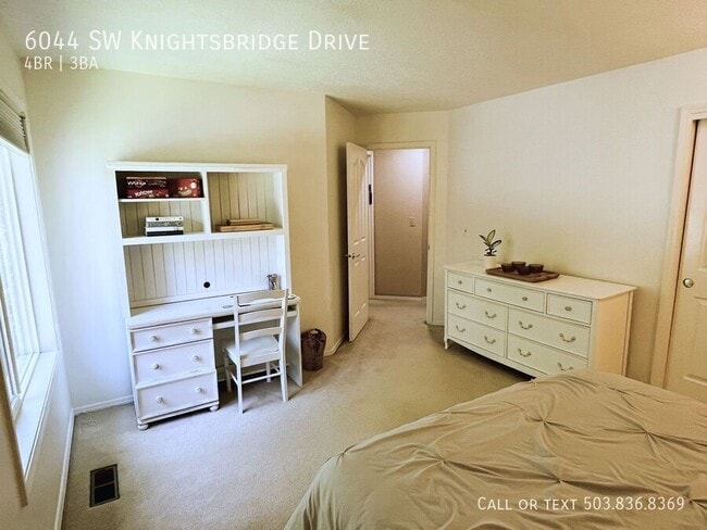 Building Photo - 6044 SW Knightsbridge Dr