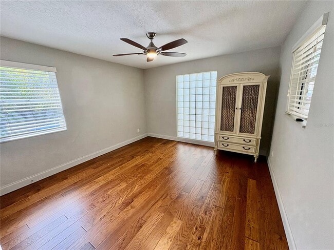 Building Photo - 438 Lakeview Ave