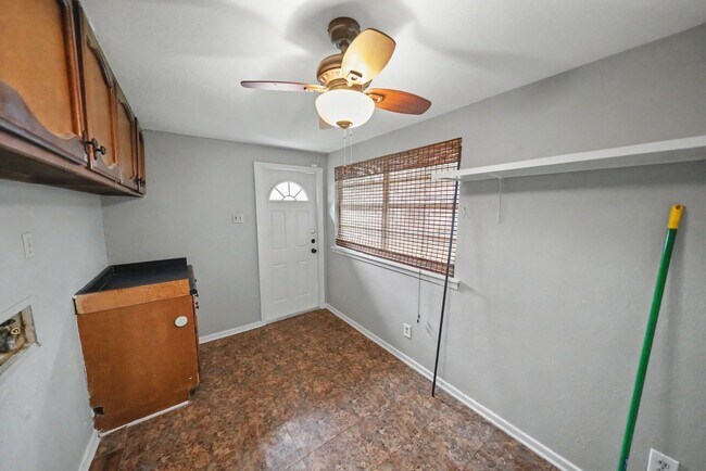 Building Photo - Classic Northeast San Antonio Gem with Two Living Areas - Realtor Commission: $500