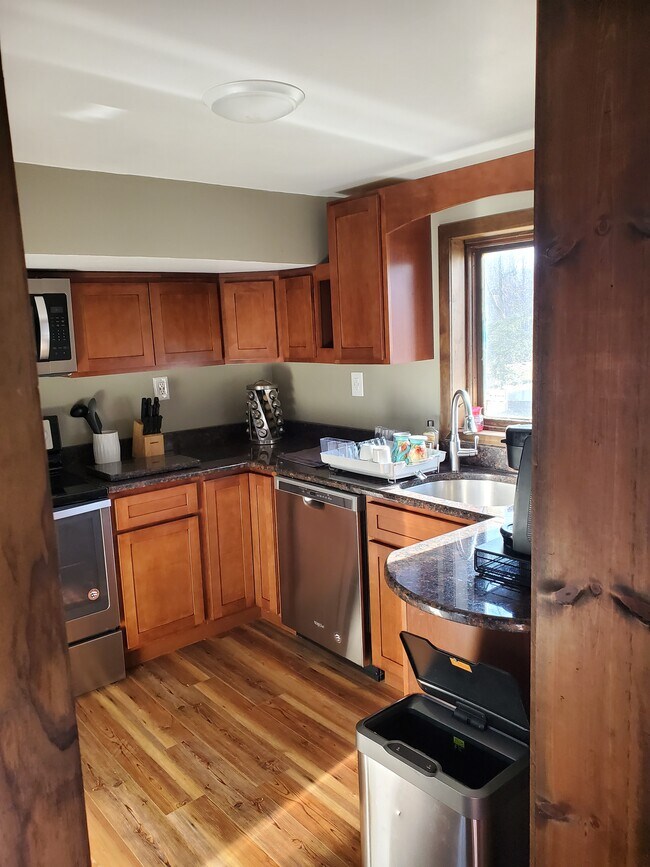 Building Photo - 270 Sawmill Creek Dr