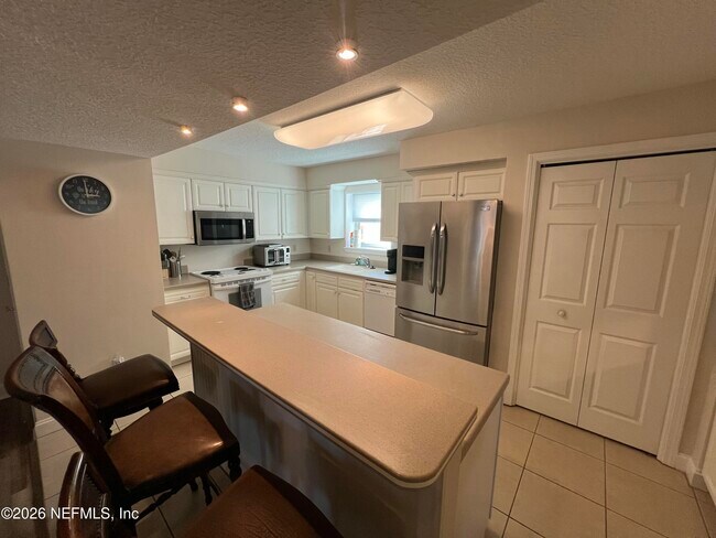 Building Photo - 1018 1st St S