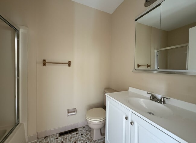 Building Photo - 110 Hamlet Dr