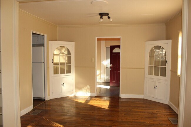 Building Photo - PRELEASING for AUGUST! Walk to Ball State! Spacious 4BR with Fenced Yard & Garage