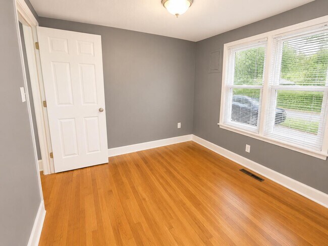 Building Photo - 1308 W Worley St