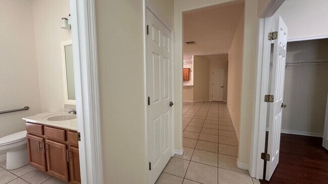 Building Photo - 1653 Cherry Ridge Dr
