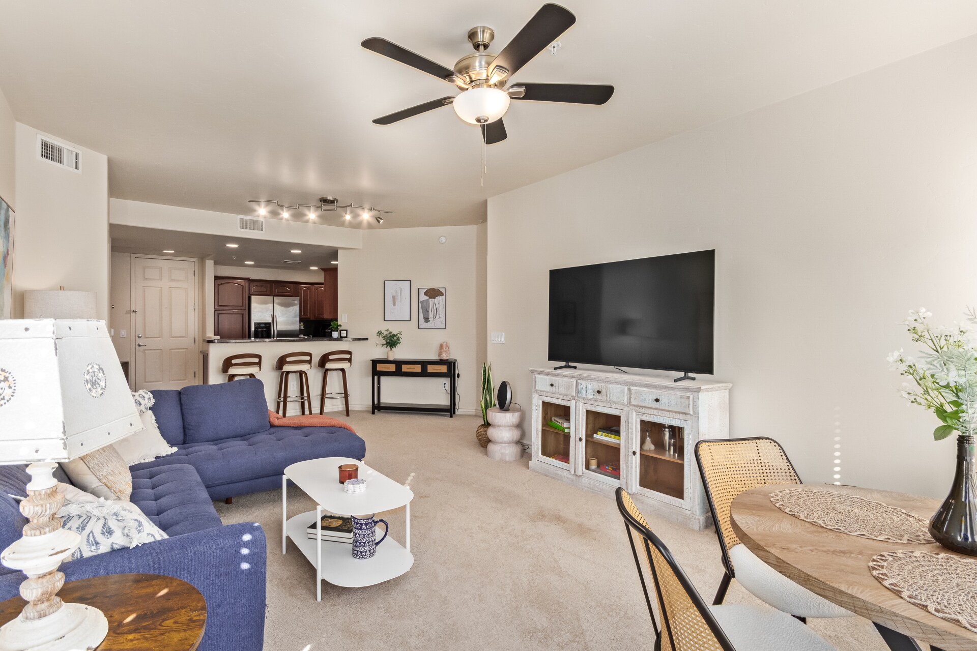 Building Photo - 5450 E Deer Valley Dr