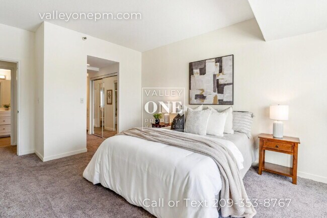 Building Photo - Fully Furnished Condo With Panoramic San Francisco Bay Views and Unbeatable Amenities