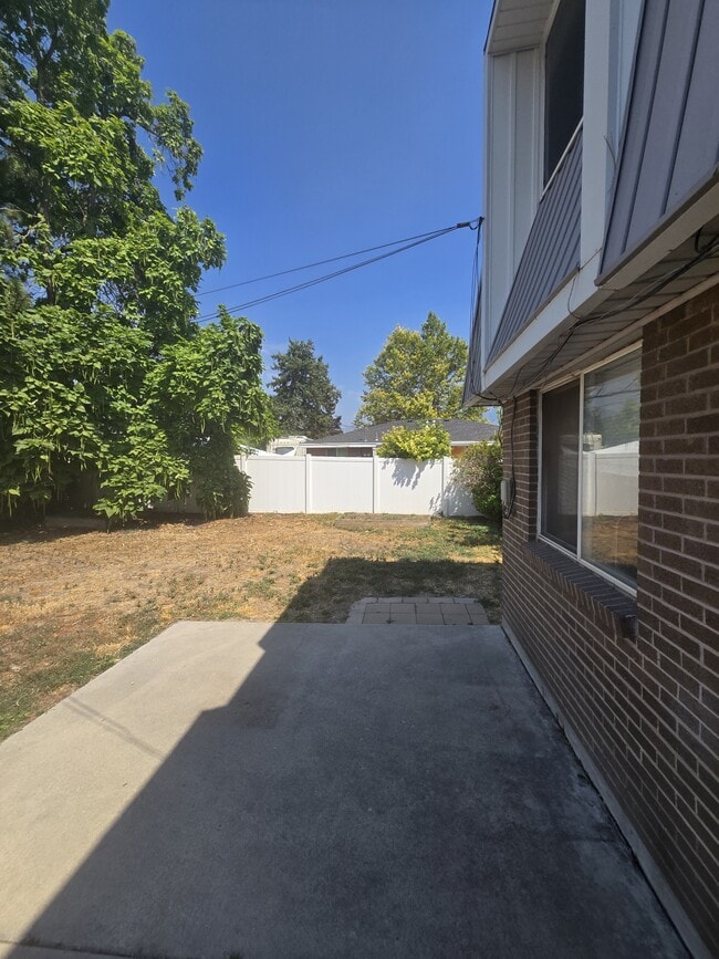 Building Photo - 1357 E 4065 S