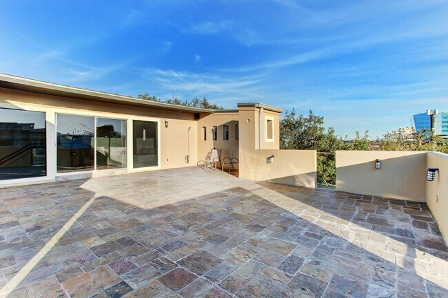 Building Photo - 5002 Milam St