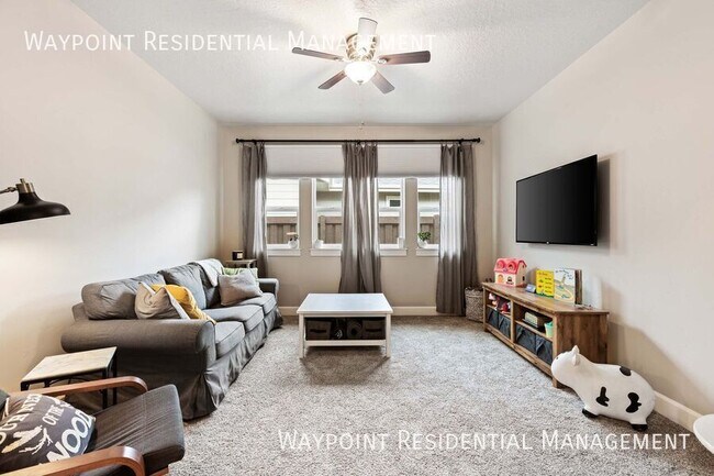 Building Photo - 1220 W Legarreta Dr