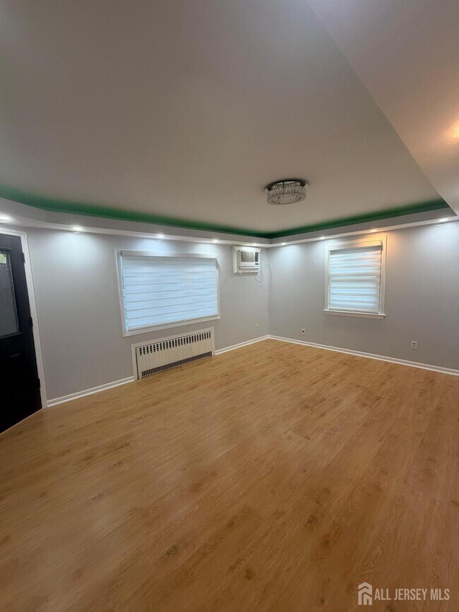 Building Photo - 84 2nd St