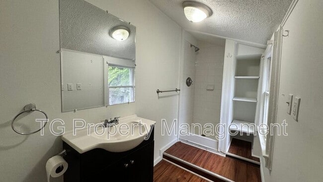 Building Photo - 32 Sanford St