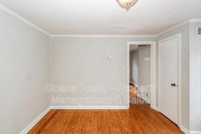 Building Photo - 2214 B Midland Park Rd
