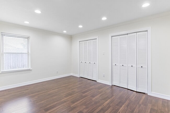 Building Photo - 1918 Crestdale Dr