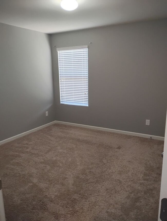 Building Photo - Luxury Feel. Modern Design. 4BR/2.5BA Home