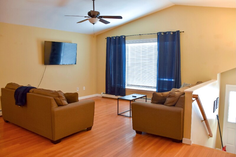 Building Photo - 588 6th Ave