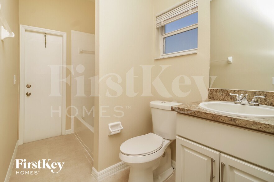 Building Photo - 434 Bloomfield Dr