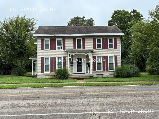 Primary Photo - 816 S Main St