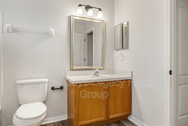 Building Photo - 402 Hearthside Ct