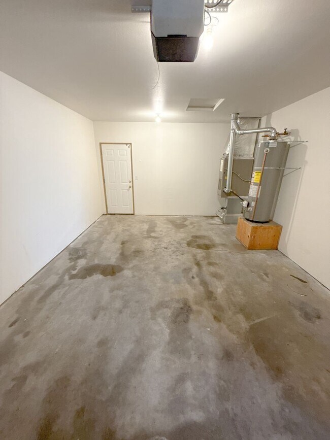 Building Photo - 5542 Glenridge Wy
