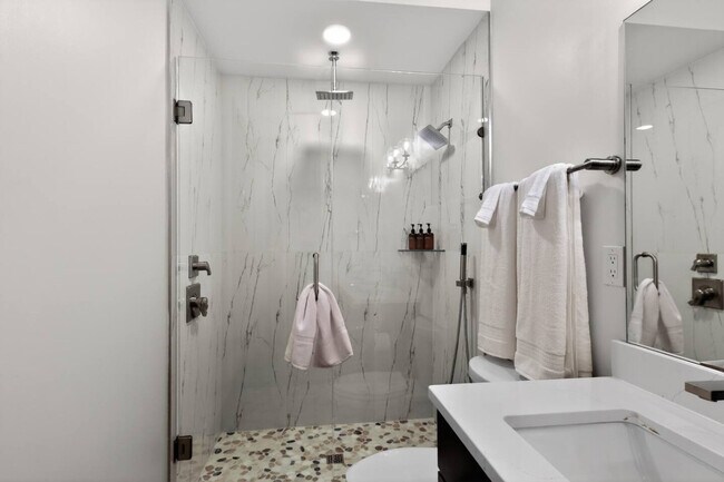 Building Photo - 21 E 15th St