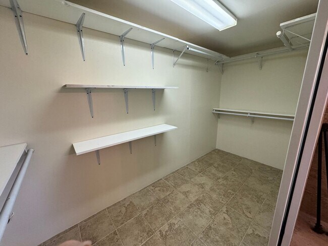 Building Photo - Remodeled 3/2 in the Heart of Gainesville!