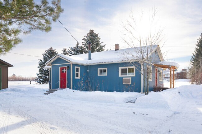 Building Photo - Secluded Cottage with ALL THE VIEWS