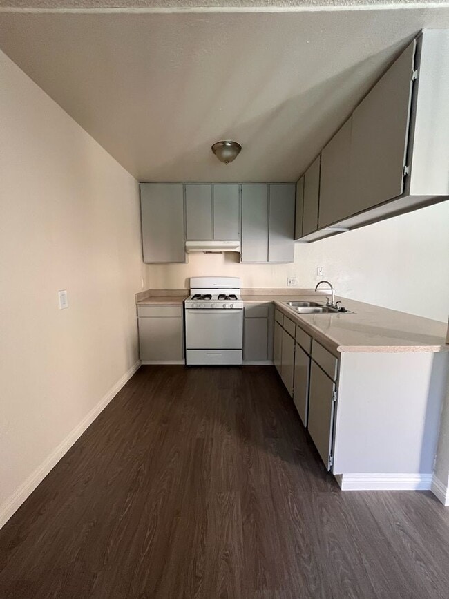 Building Photo - 7147 Greeley St., Tujunga