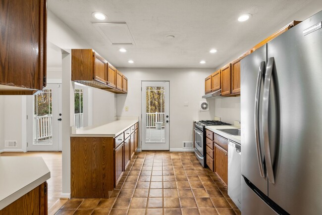 Building Photo - 3 Bed 3 Bath - Silver Spring Split Level -...