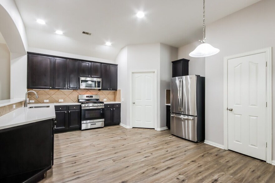 Building Photo - 24010 Clipper Hill Ln