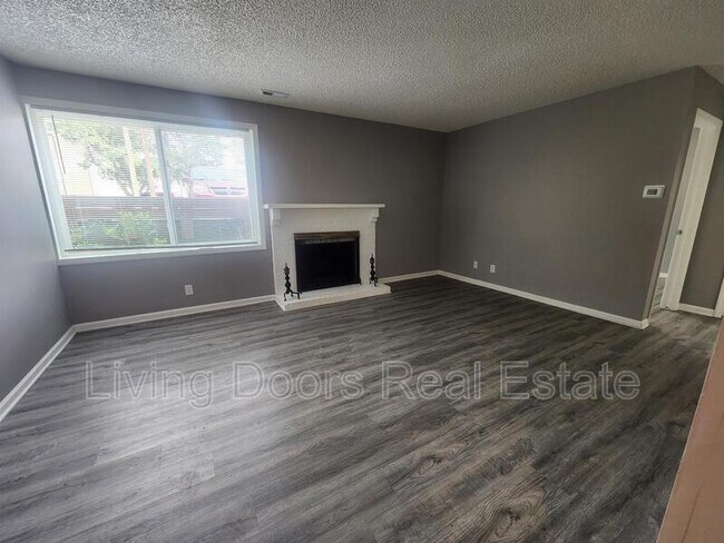 Building Photo - 660 S 20th St