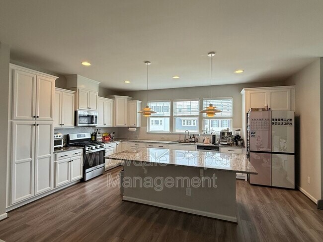 Building Photo - 1059 Lathrop Ln