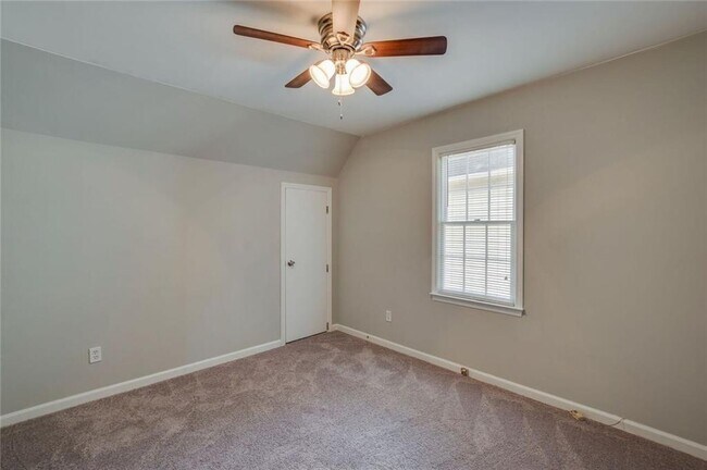 Building Photo - 1489 Justin Dr