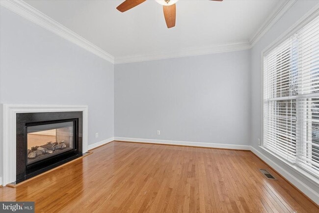 Building Photo - 2425 Huntington Park Dr