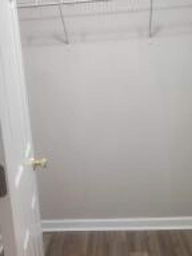 Building Photo - Spacious 3 Bedroom Townhome near Appian Way