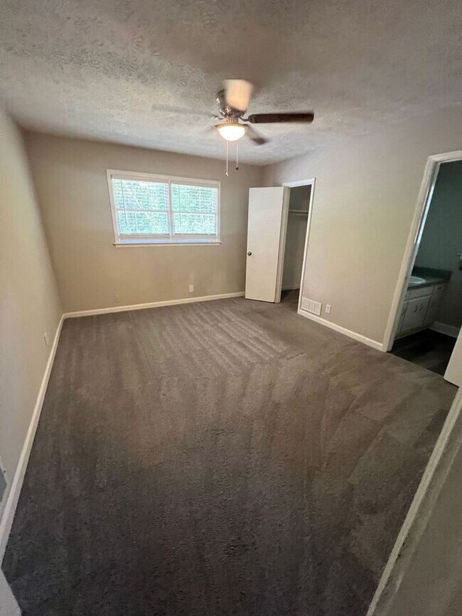 Building Photo - Beautiful cozy 3 bedroom ranch home!