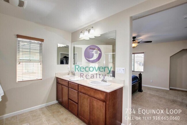 Building Photo - 734 Equinox Loop