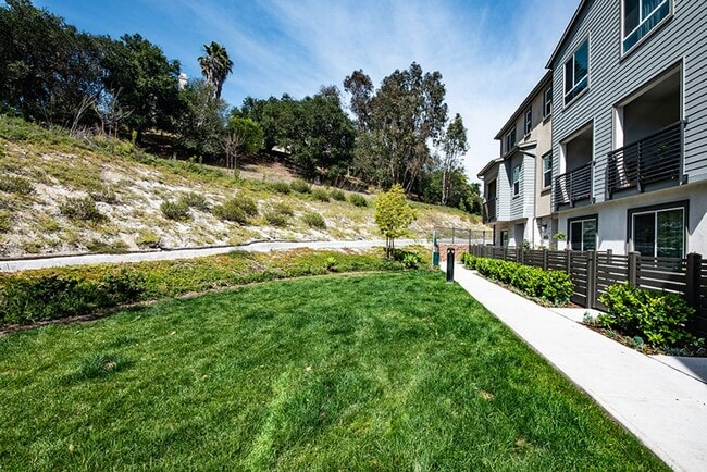 Building Photo - Charming 4 Bedroom 3.5 Bath in Carmel Mountain Ranch