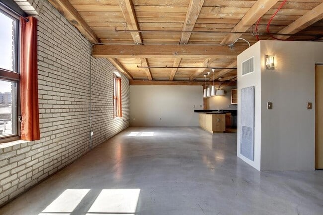 Building Photo - 127 5th St NE